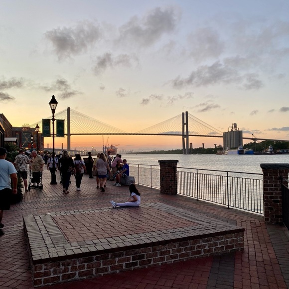 Meet Your Posher - Picture 4 of 8